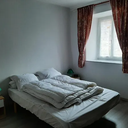 Sans Linge De Maison *